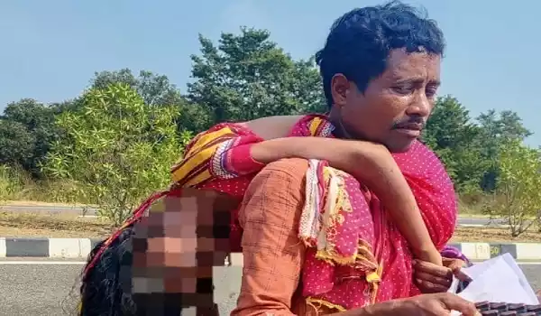 NHRC Notice to Odisha Govt On migrant Man Carrying Wife's Body On Shoulder