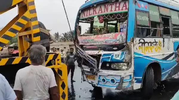Bus Overturns on NH-16 in Khordha; Over 30 Injured, 7 Seriously Hurt
