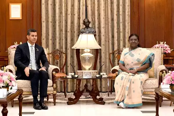 President of India Hosts President of Paraguay