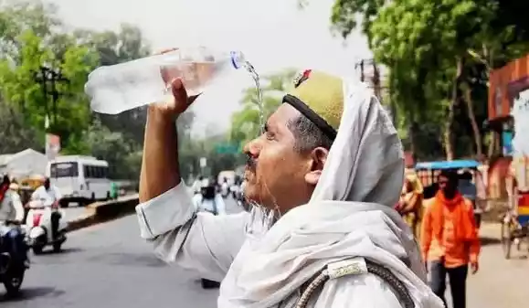Yellow Alert Issued for 11 Coastal Districts, Severe Heat and Sultry Weather