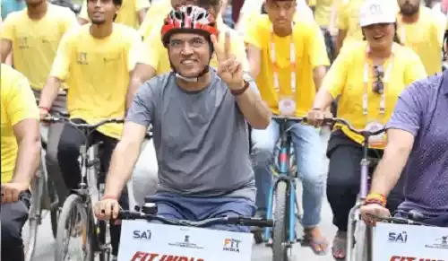 Mansukh Mandaviya Leads Fit India Cycling Drive, Urges Youth to Stay Drug-Free for a Healthier Nation