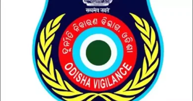 Odisha Vigilance Nabs Junior Clerk and Associate Red-Handed Taking Bribe in Khurda