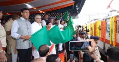 Railway Minister Flags Off Bhavnagar-Ayodhya Train