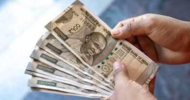 Rupee Gains 7 Paise Against US Dollar Post RBI Policy Decision
