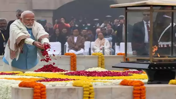 Prime Minister Narendra Modi paying tribute to Mahatma Gandhi on Martyr’s Day at Raj Ghat