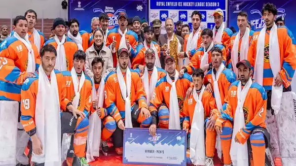 Humas Warriors celebrating men’s title win at Ice Hockey League Season 3 final in Ladakh