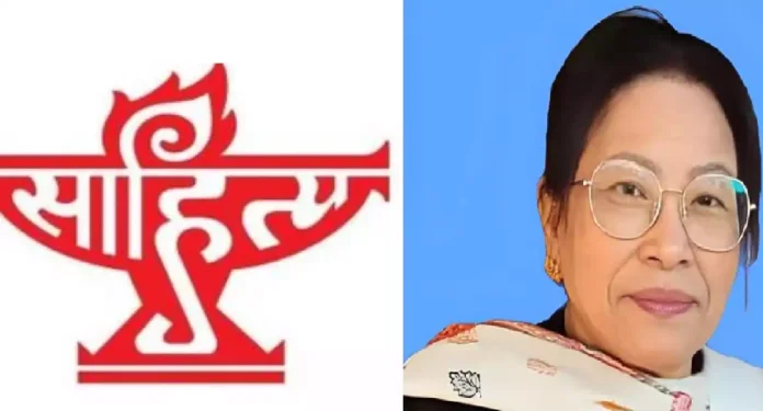 Manipuri writer Haobam Nalini receiving Sahitya Akademi Award recognition for Kanglamdriba Eephut Manipuri writer Haobam Nalini receiving Sahitya Akademi Award recognition for Kanglamdriba Eephut