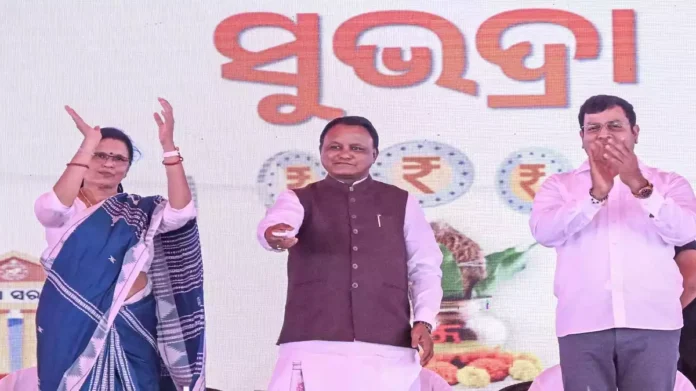 Odisha Chief Minister Mohan Charan Majhi distributing Subhadra Yojana funds to women beneficiaries at an event in Puri