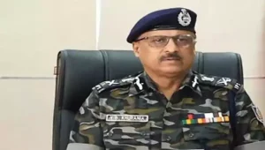 Odisha DGP Yogesh Bahadur Khurania announcing Bolangir and Bargarh as Naxal-free districts