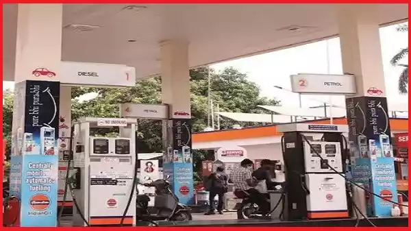 Oil tanker sailing near the Strait of Hormuz amid global energy supply concerns