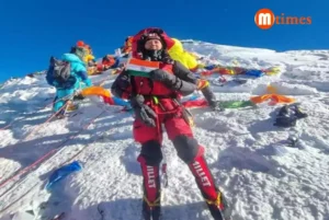 Rupamoni Gorh holding Indian flag after scaling Mount Everest