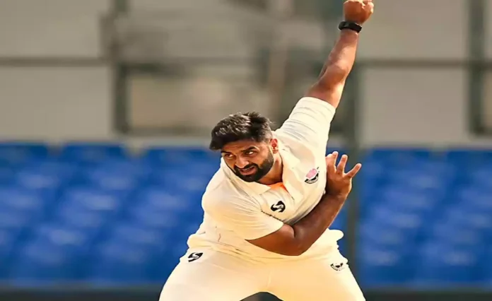 auqib-nabi-india-new-zealand-odi-squad India have included fast bowler Auqib Nabi in the squad for the first three ODIs against New Zealand.